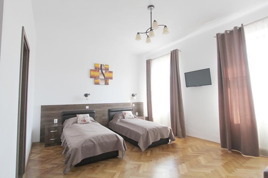 Central Parc Studios Сибиу Екстериор снимка